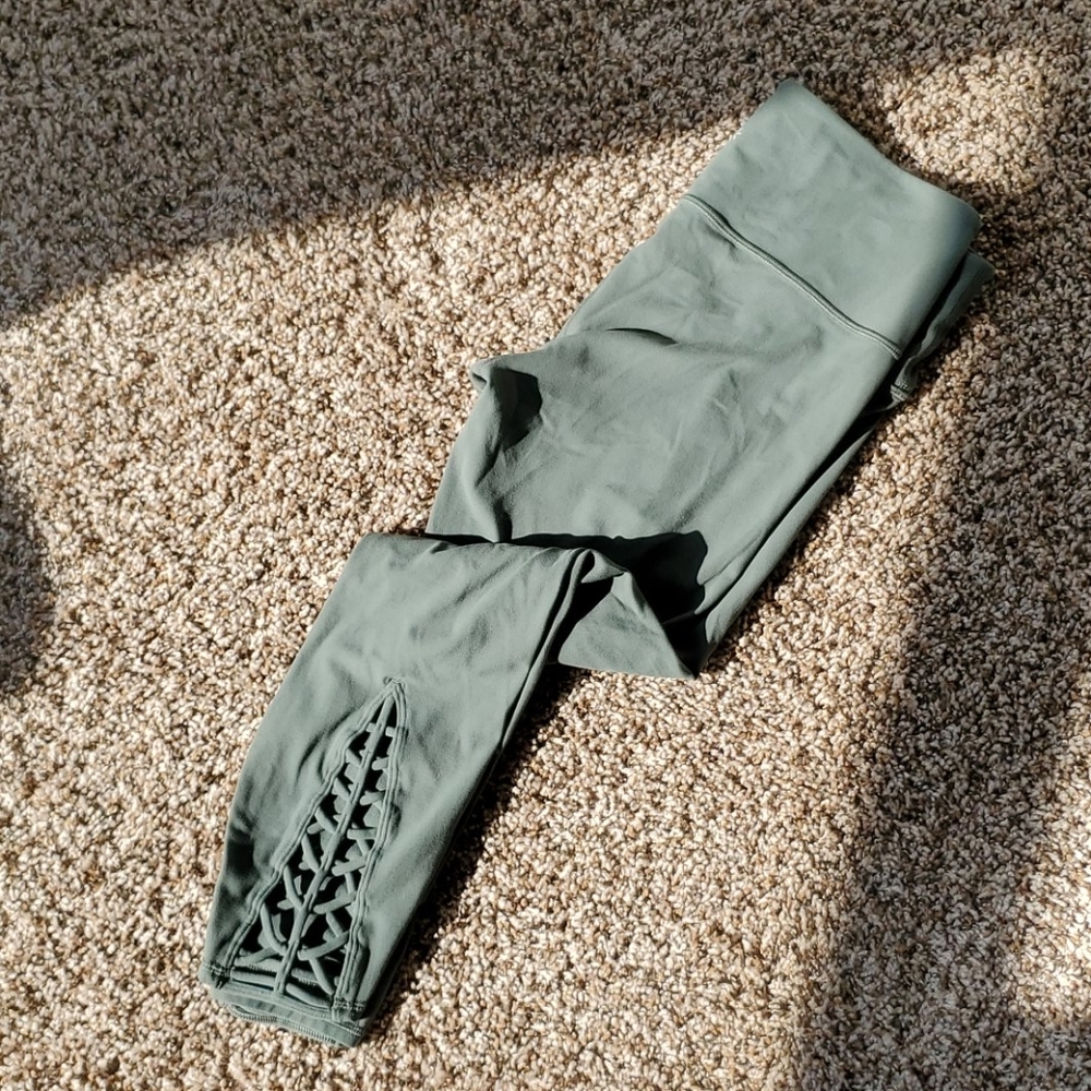 Athleta Crop lace leggings
